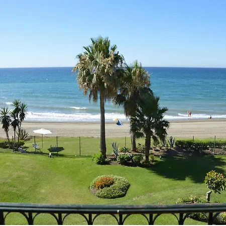 Hb - Comfortable Beachfront Holiday Apartment Estepona