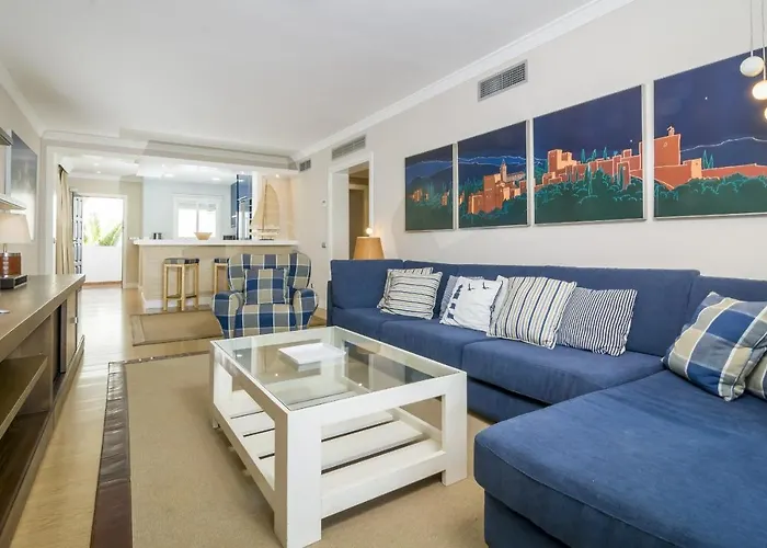 Hb - Comfortable Beachfront Holiday Apartment