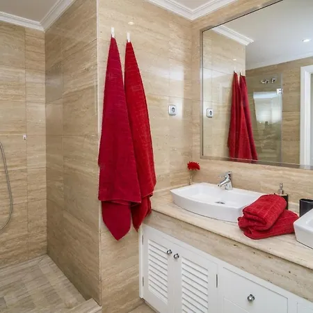 Hb - Comfortable Beachfront Апартаменты *
